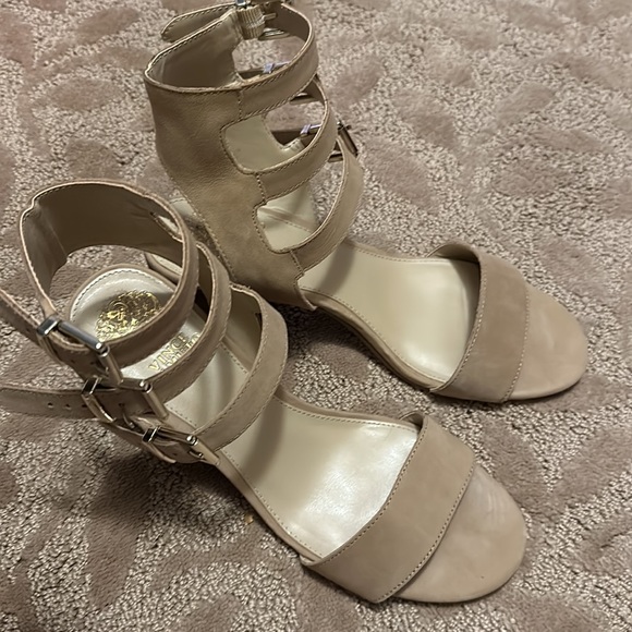 Vince Camuto beige heeled sandals. Size 9 - Picture 7 of 7